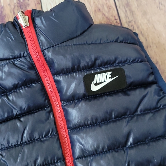 HOST PICK⭐️ 🥳 Nike Synthetic Fill Vest - Picture 2 of 7
